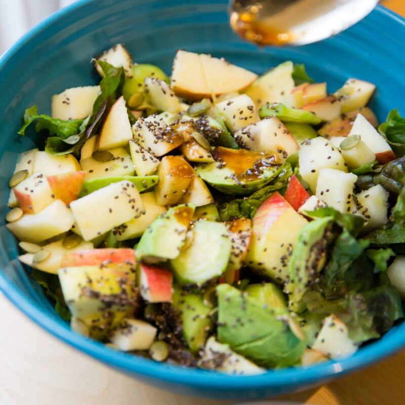 Superalimentos como la chía ayudan a reforzar el efecto barrera de la piel.